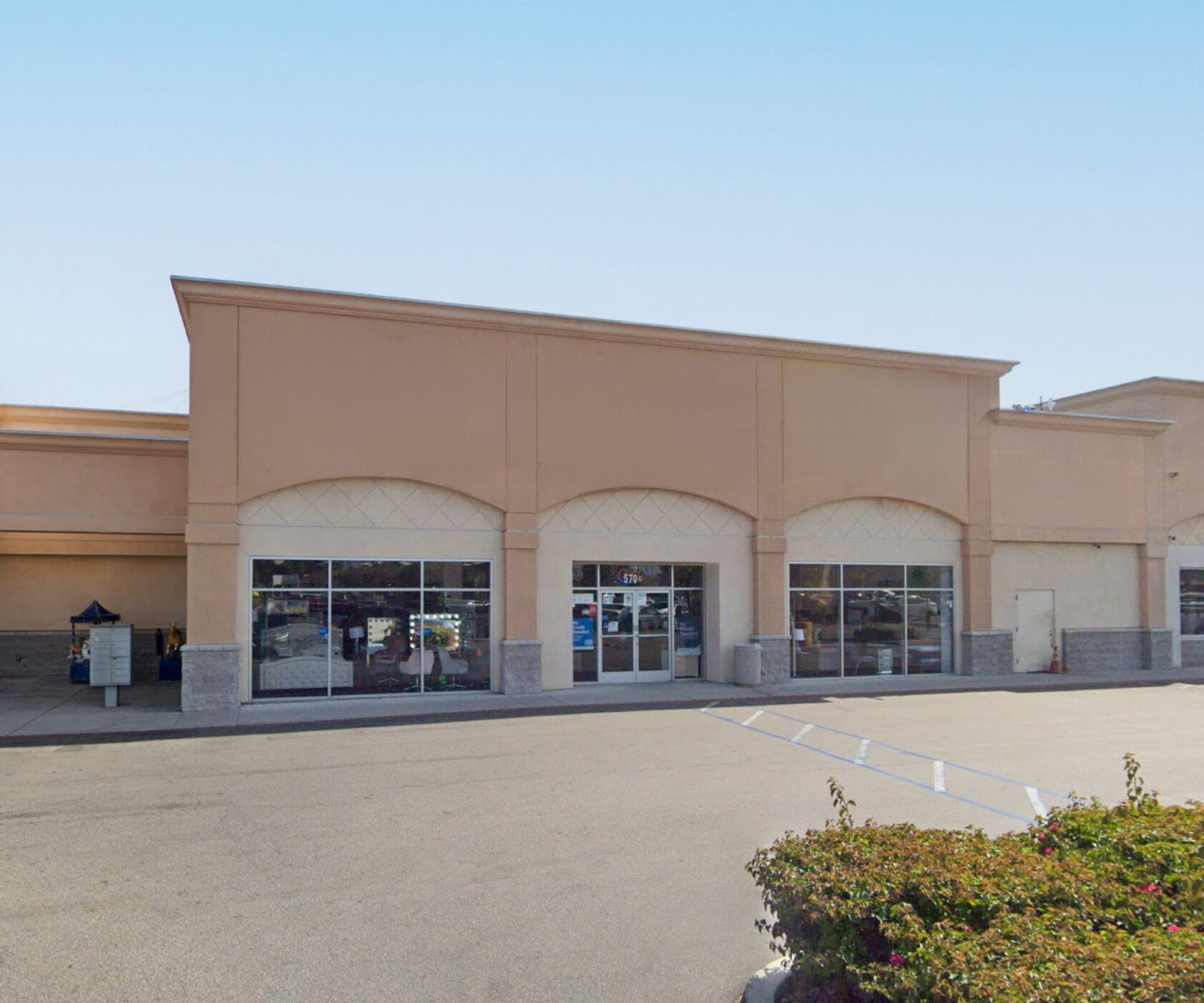Front building facade of 570 S Mt Vernon Ave as seen from the adjacent parking lot