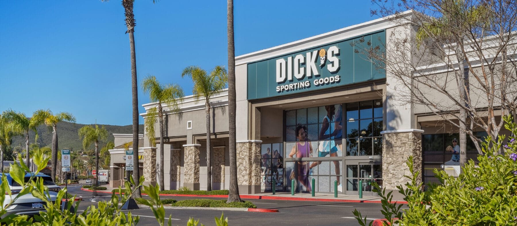 Storefront of DICK'S
