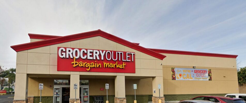 Facade of Grocery Outlet at 2001 Whittier Blvd with parking in front.