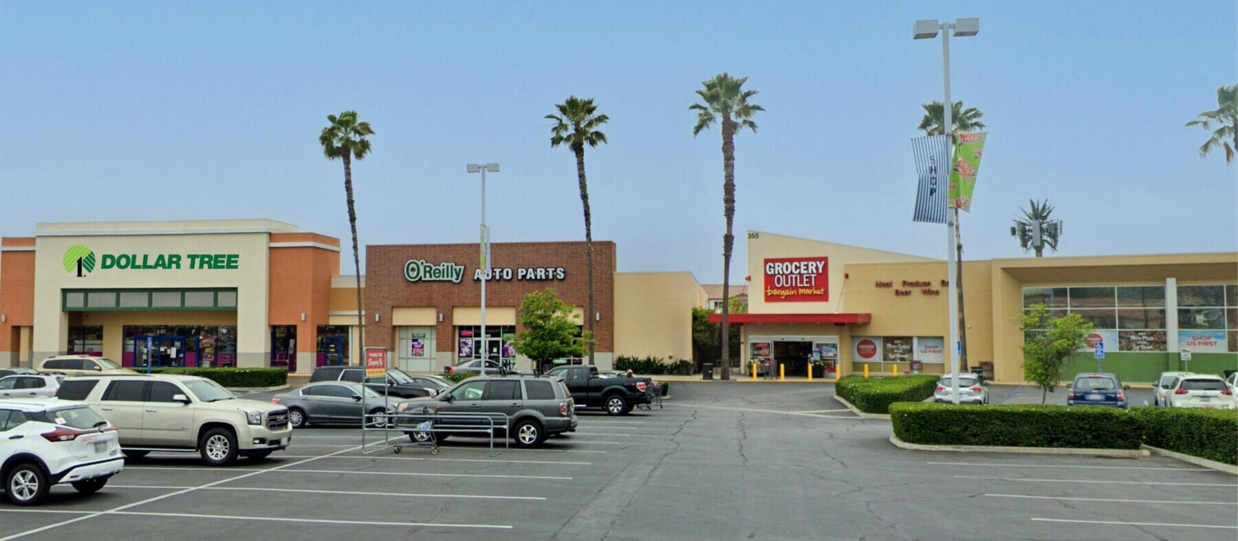 Storefronts at Citrus Crossing (Left to right): Dollar Tree, O'Reilly, and the former Grocery Outlet building at 355 N Citrus Ave.