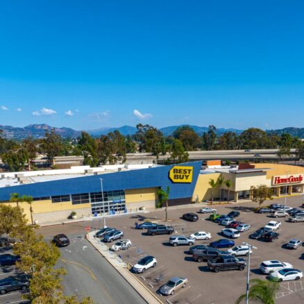 Storefronts of Best Buy and HomeGoods at The Shops at Parkway Plaza.